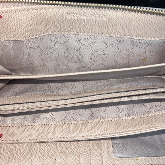 MICHAEL KORS Large Continental Wristlet Wallet in Oyster. 32S5GTVE9L - Picture 8 of 10